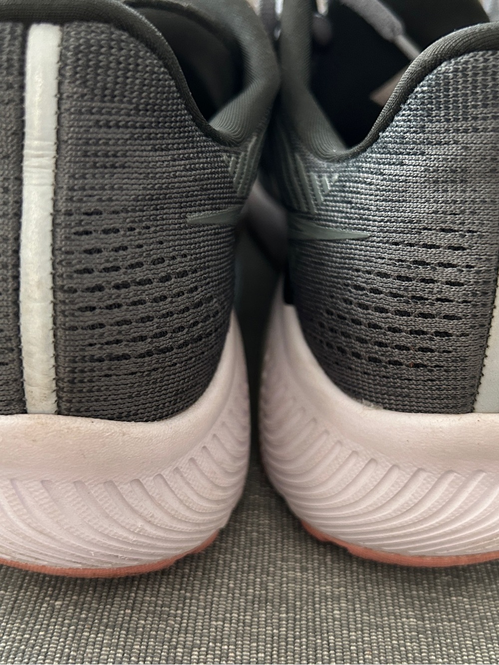 Saucony Women's Gray and Pink Guide Running Shoe with PWRRUN midsole. - Picture 7 of 8